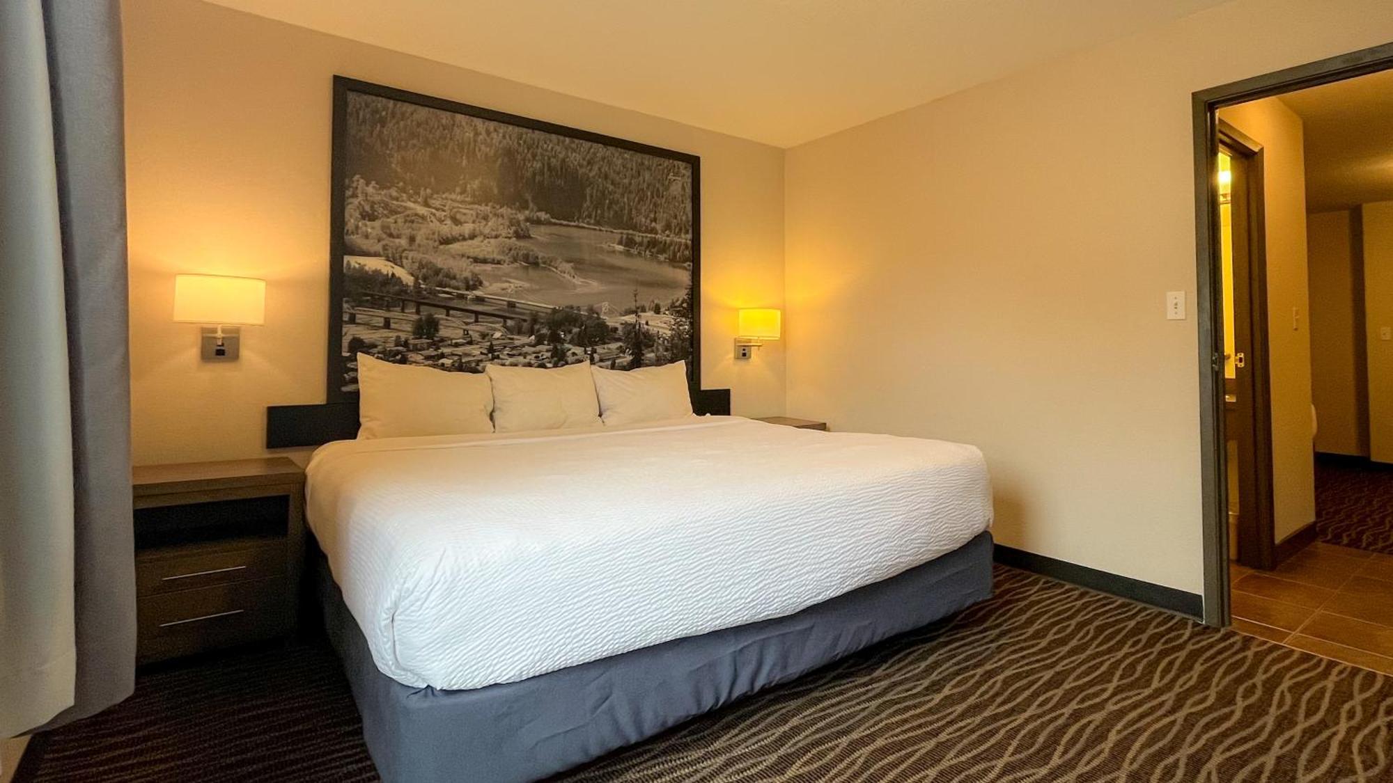 Super 8 By Wyndham Revelstoke Bc Motel Kültér fotó